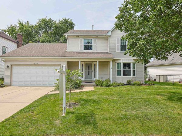 1410 HUNTINGTON Drive , Mundelein, IL 60060