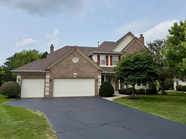 4 Wellesley Court, Hawthorn Woods, IL 60047