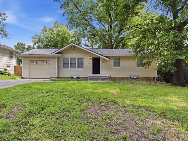 423 Monterey Avenue, Liberty, MO 64068