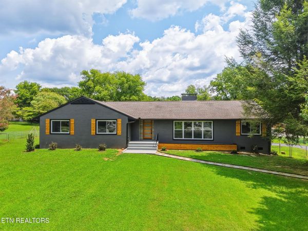 220 Locha Poka Drive, Maryville, TN 37803