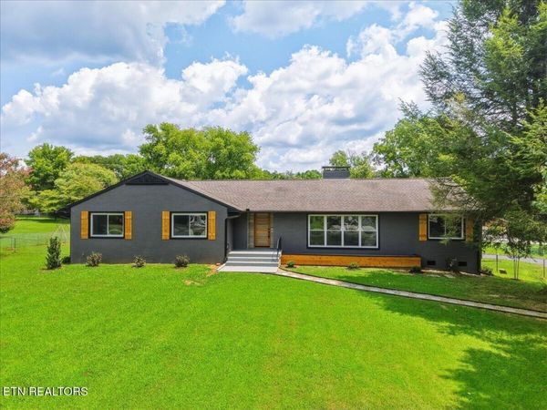 220 Locha Poka Drive, Maryville, TN 37803