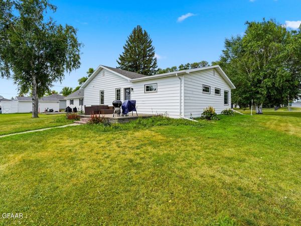202 3RD Street, Gilby, ND 58235
