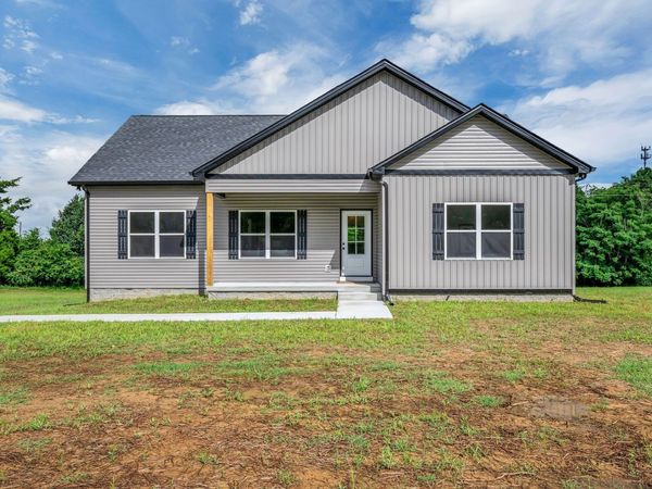 1442 East Piney Road , Dickson, TN 37055