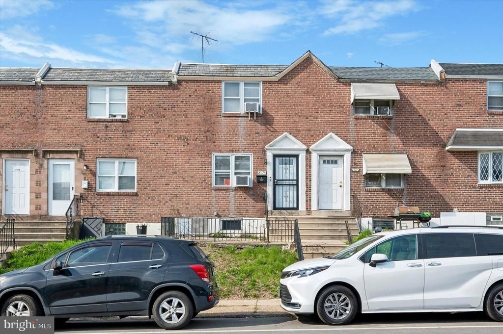 5862 Oxford Avenue, Philadelphia, PA 19149 Main Photo