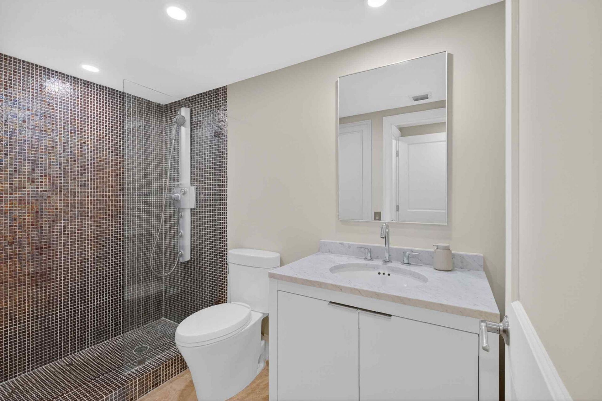 701 Brickell Key Boulevard, Unit 1604, Miami, FL 33131 Photo