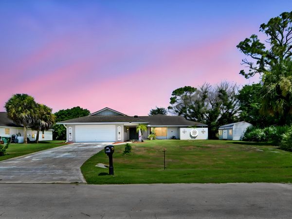 2525 SW Grotto Circle, Port St. Lucie, FL 34953