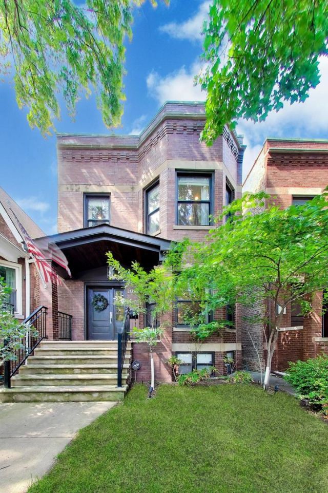 2136 W Waveland Avenue, Chicago, IL 60618 Main Photo