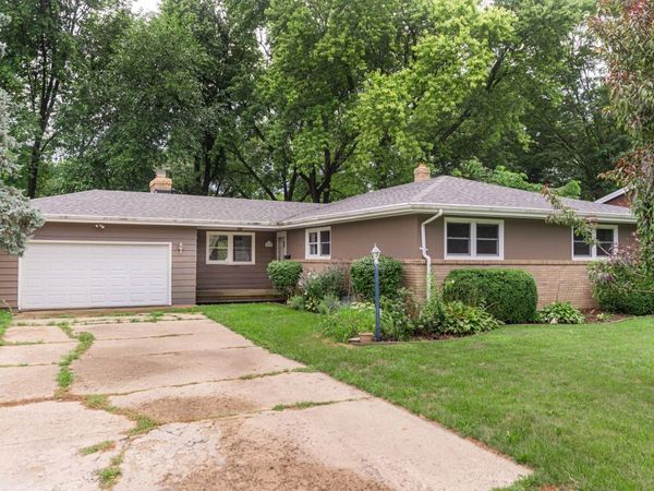 216 Fairmont Drive , DeKalb, IL 60115