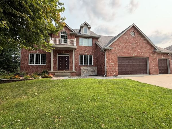 9212 Enfield Drive, Johnston, IA 50131