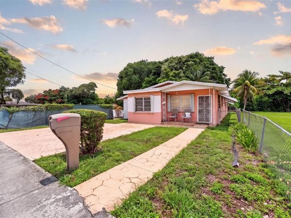 3111 NW 57th St , Miami, FL 33142