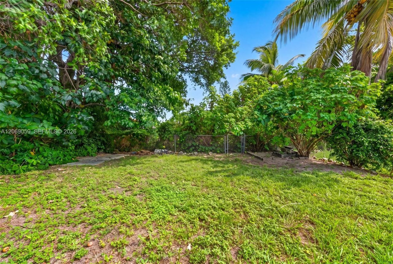 3111 NW 57th St , Miami, FL 33142 Photo
