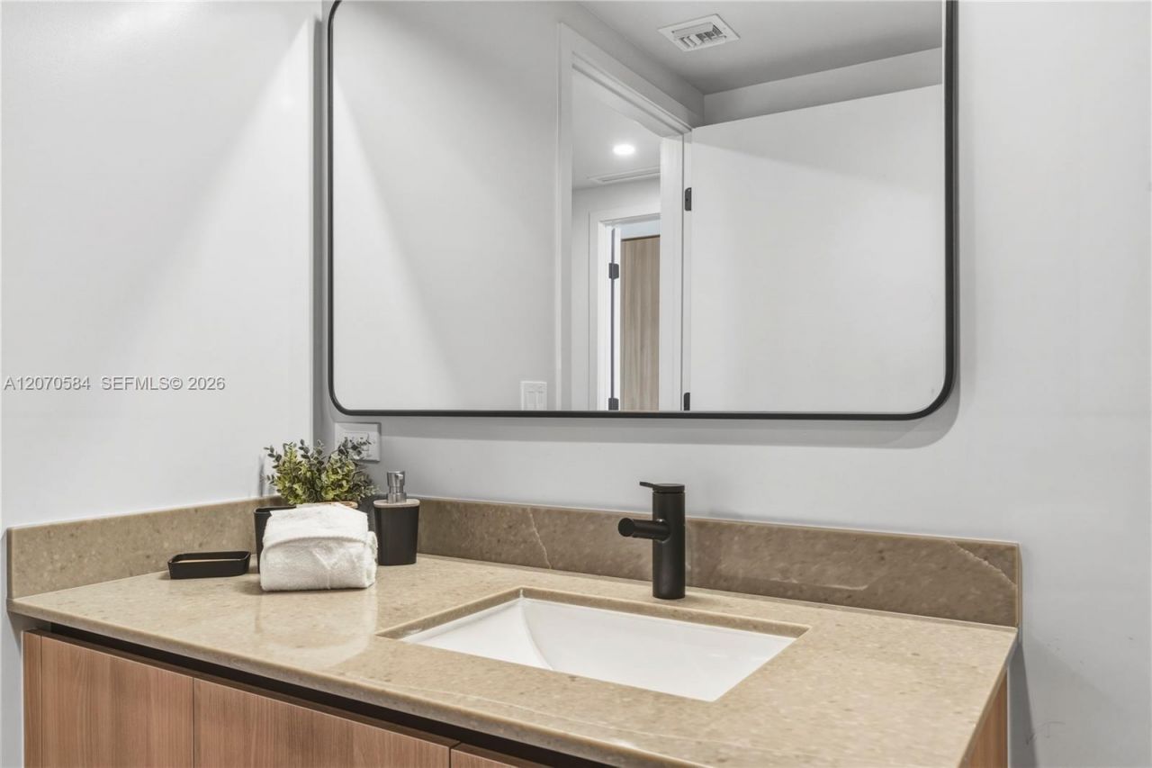 121 NE 5th St, Unit 3312, Miami, FL 33132 Photo