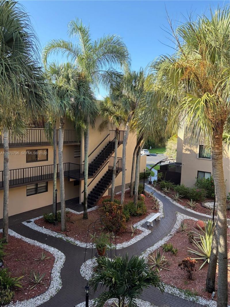 10865 SW 112th Ave , Unit 313, Miami, FL 33176 Photo