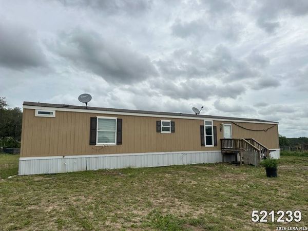 116 Sandy Ridge Dr, Poteet, TX 78065