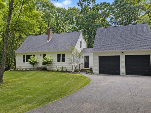 16 Moharimet Drive, Madbury, NH 03823