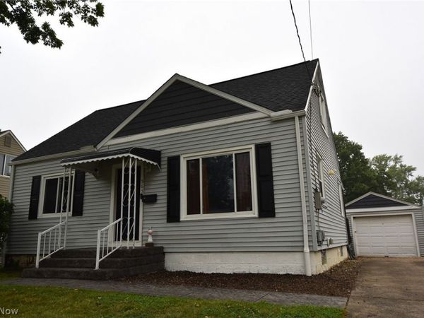 565 E Hopocan Avenue , Barberton, OH 44203