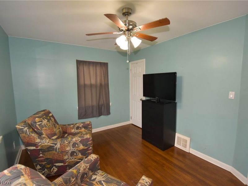 565 E Hopocan Avenue, Barberton, OH 44203 Photo 11