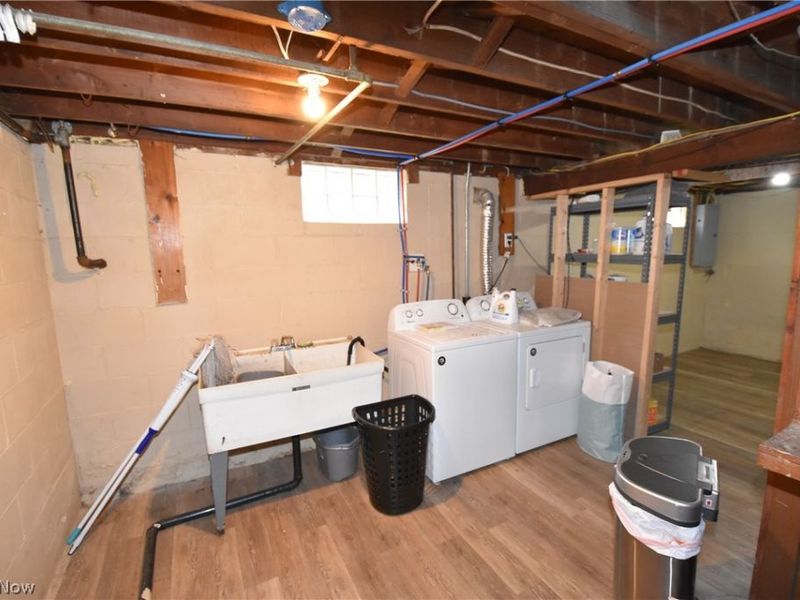 565 E Hopocan Avenue, Barberton, OH 44203 Photo 17