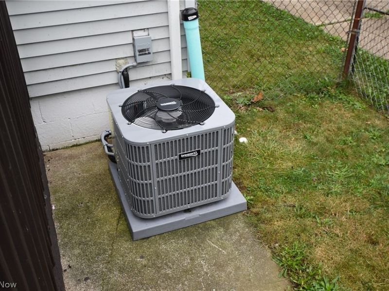565 E Hopocan Avenue, Barberton, OH 44203 Photo 18