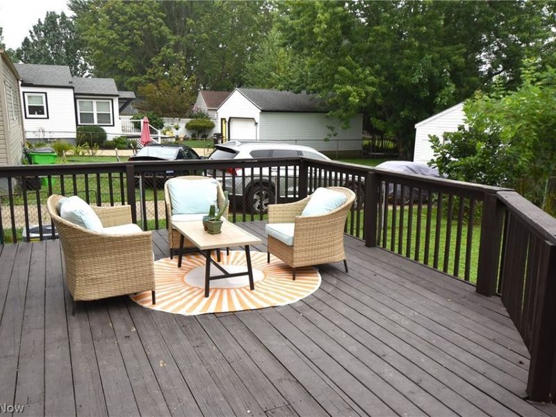 565 E Hopocan Avenue, Barberton, OH 44203 Photo 2