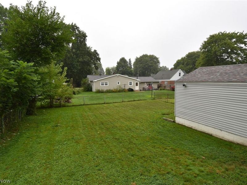 565 E Hopocan Avenue, Barberton, OH 44203 Photo 3