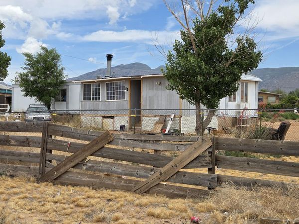 5 Meadowlake Lane , Los Lunas, NM 87031