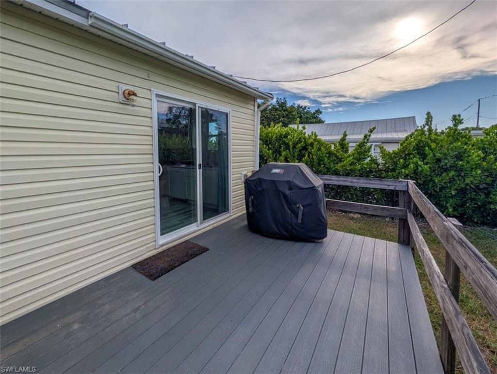 517 Coconut Ave , Other, FL 34140 Photo
