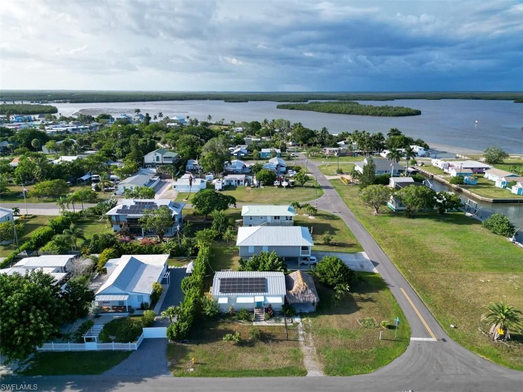 517 Coconut Ave , Other, FL 34140 Photo