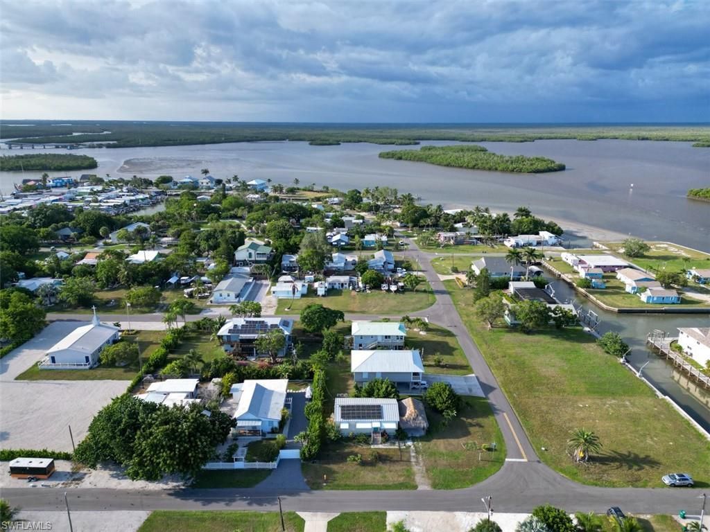517 Coconut Ave , Other, FL 34140 Photo