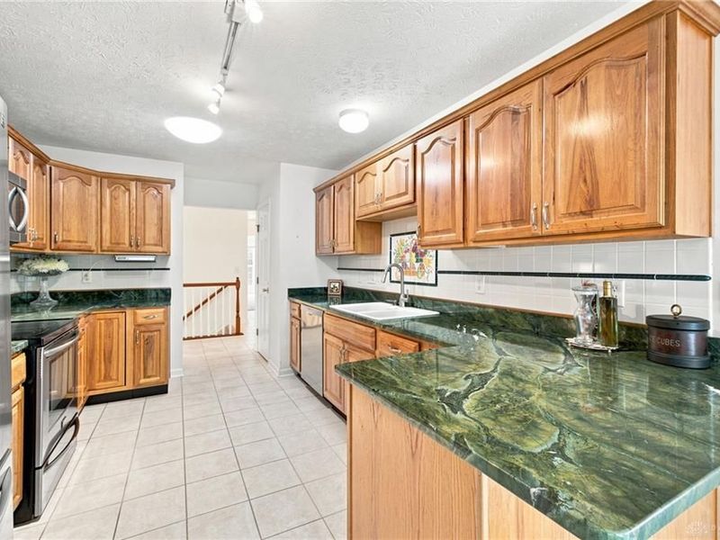 320 Gatehouse Court, Monroe, OH 45050 Photo 11