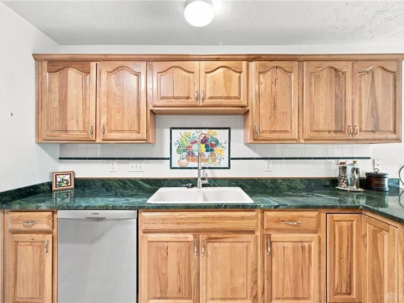 320 Gatehouse Court, Monroe, OH 45050 Photo 9