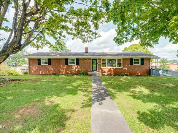 2400 Larkspur Drive, Johnson City, TN 37604