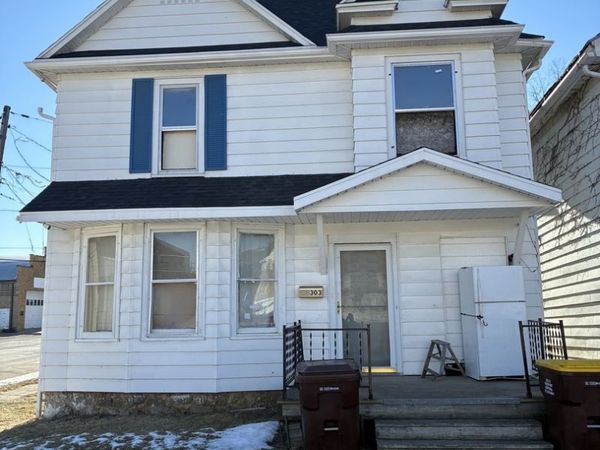 303 W Spring Street , Freeport, IL 61032