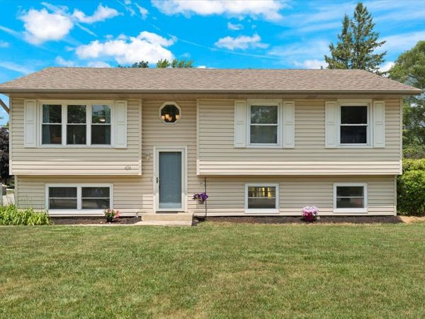 424 E Shorewood Road , Round Lake Beach, IL 60073