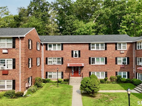 54 Briarwood, Unit B, Branford, CT 06405