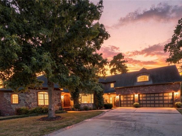 905 NW Provence Place , Bentonville, AR 72712
