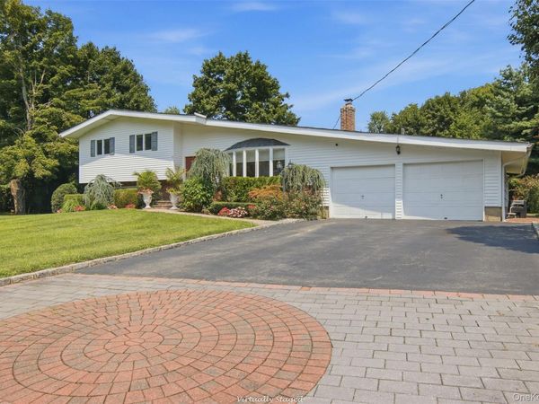 7 Laurie Place, Glen Cove, NY 11542