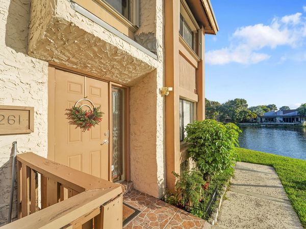 261 WIMBLEDON LAKE Drive, Plantation, FL 33324