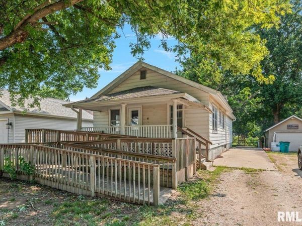1602 S EAST Street, Jacksonville, IL 62650