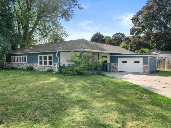 924 N Oakwood AVENUE, Oconomowoc, WI 53066
