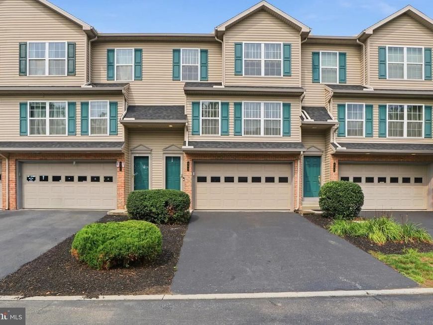 555 Meadow Croft Circle, Mechanicsburg, PA 17055 Main Photo