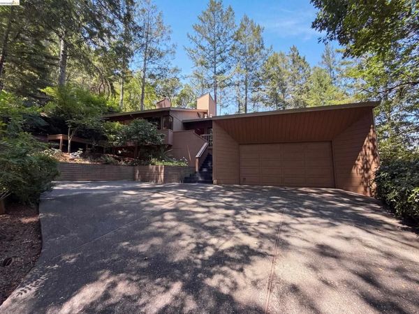 815 Wild Oak Dr, Santa Rosa, CA 95409