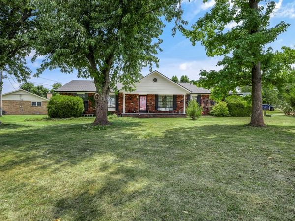 901 S 12th Place , Rogers, AR 72756
