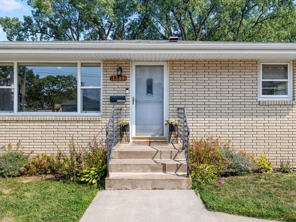 1381 Hoyt Avenue E, Saint Paul, MN 55106
