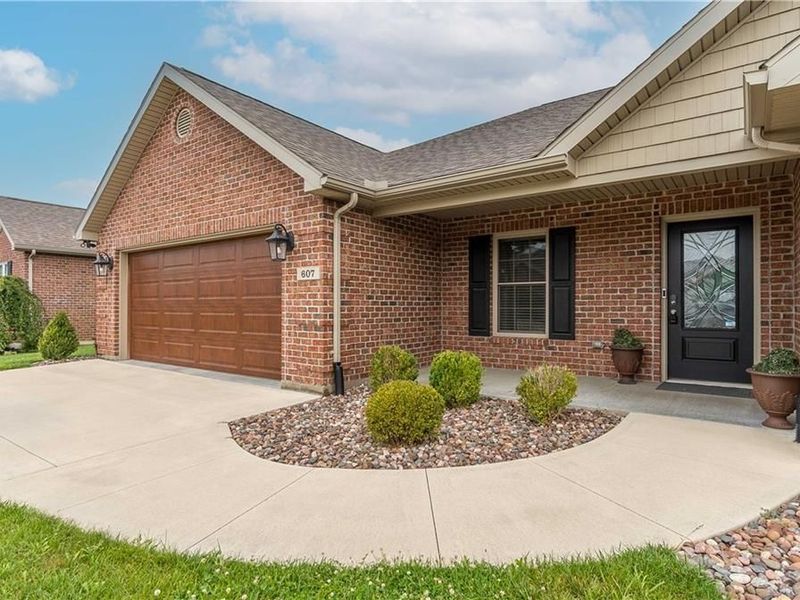 607 W Bentley Circle, Troy, OH 45373 Photo 3