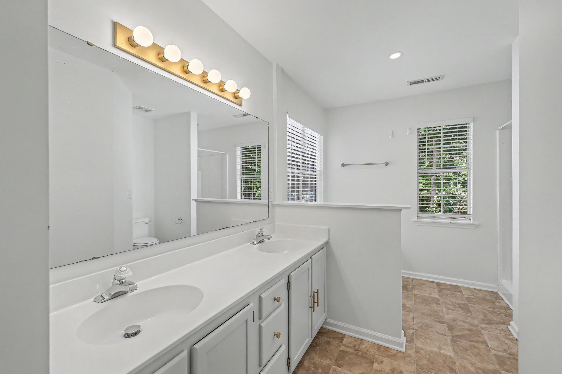 137 Stonehurst Drive Photo 20