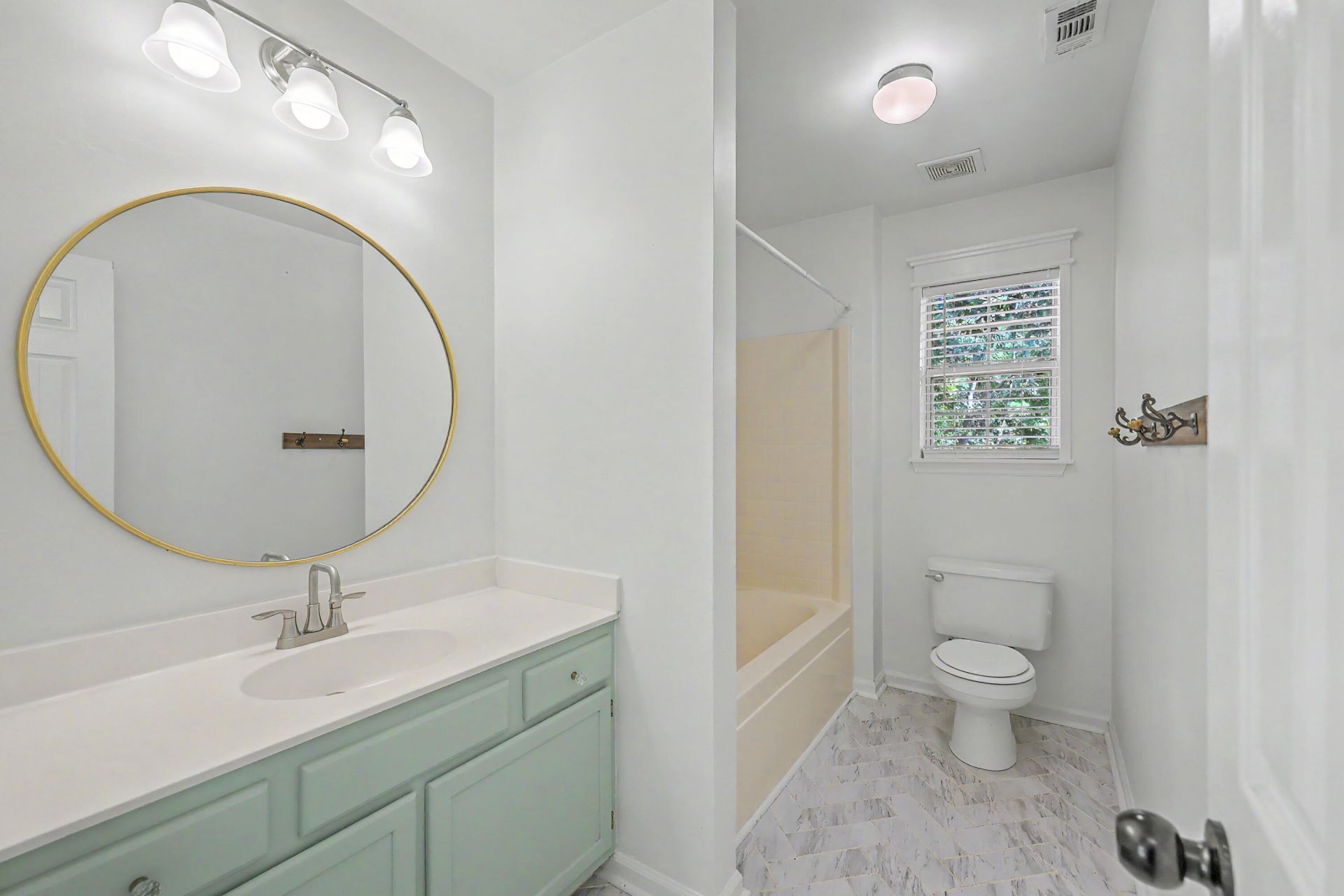 137 Stonehurst Drive Photo 26
