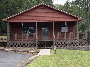 1112 RESERVOIR ST, WAYNESBORO, VA 22980