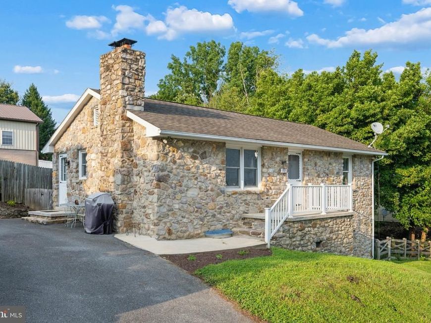 903 E C Street E, Brunswick, MD 21716 Main Photo
