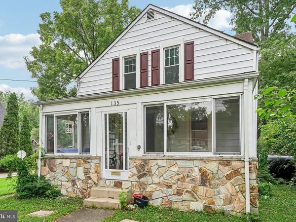 135 KEYSTONE AVENUE , MORRISVILLE, PA 19067